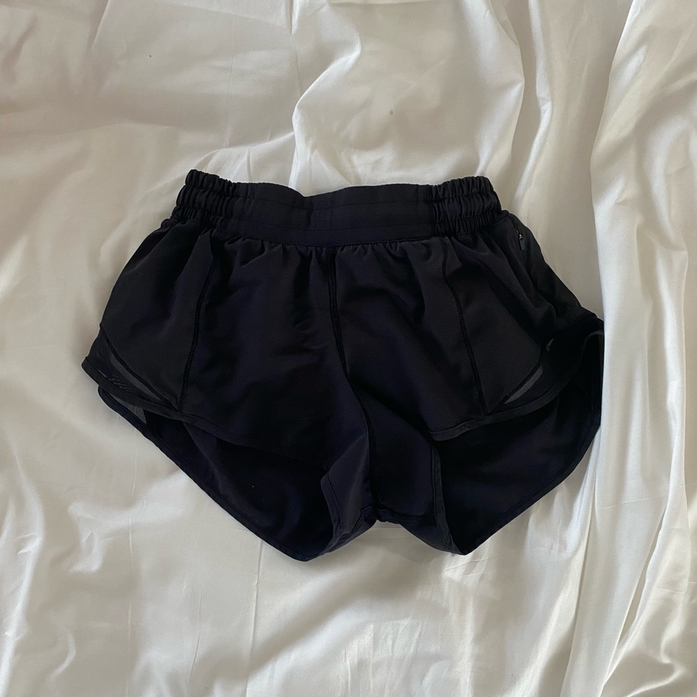 Lululemon Hottie Hot Shorts 2.5”